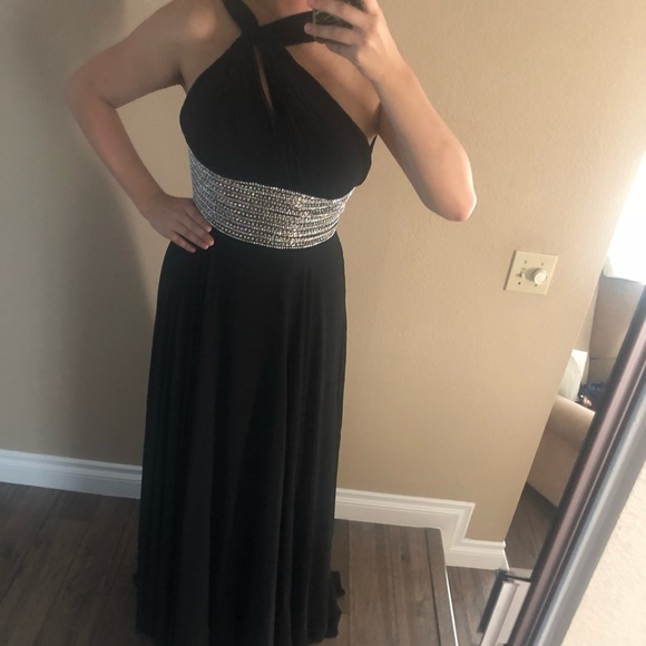Formal dress - Picture 2 of 3